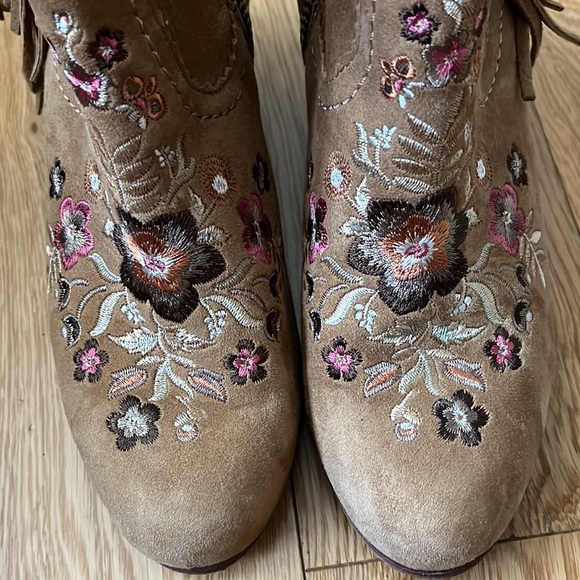 Sam Edelman Leti Suede Fringe ankle boots with embroidered detail, Size 7.5 - Picture 10 of 12